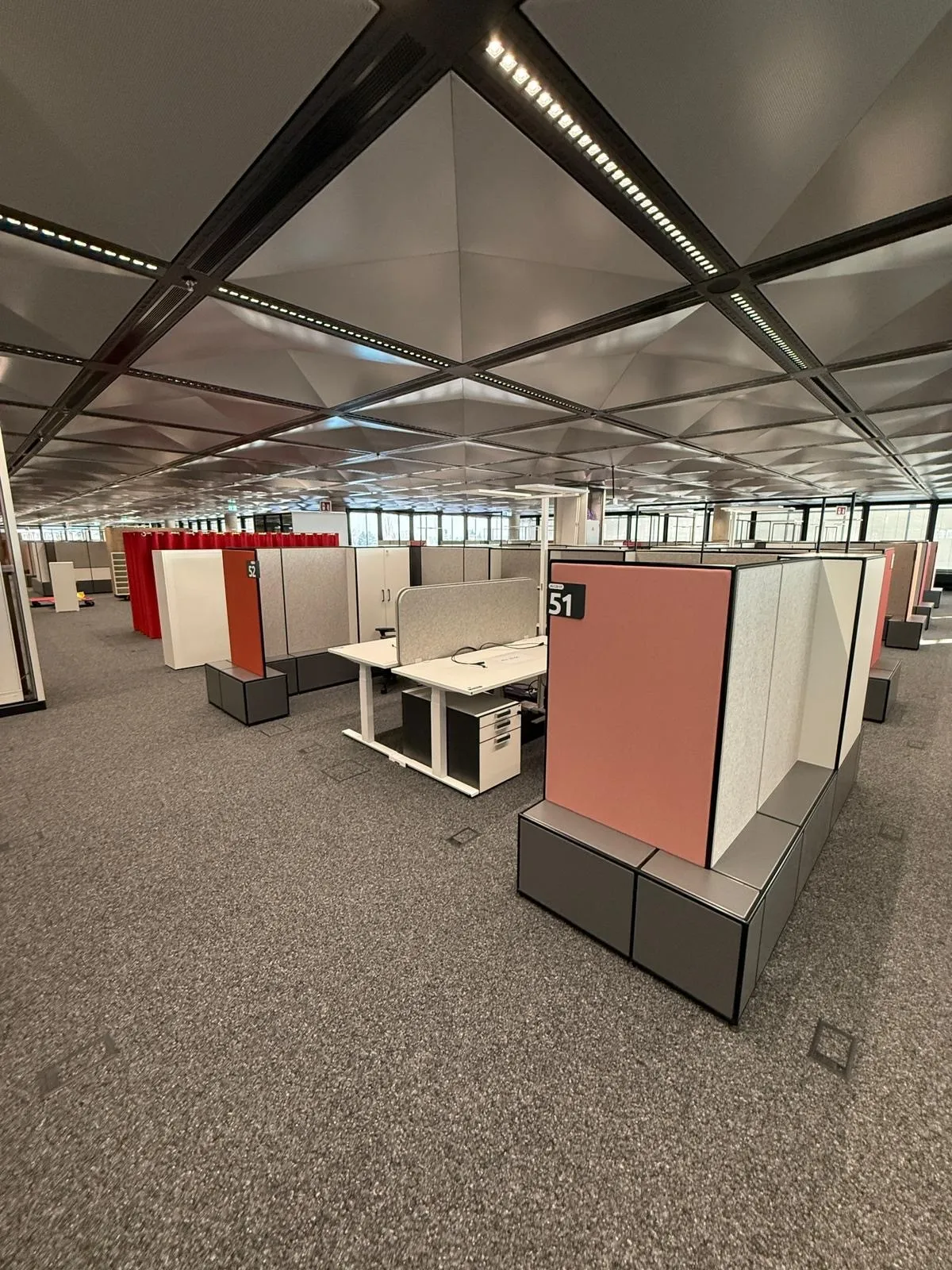 Büromöbelmontage